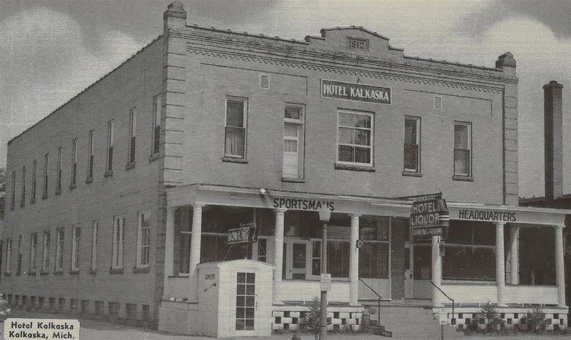 Hotel Kalkaska (Hotel Sieting) - Historical Photo